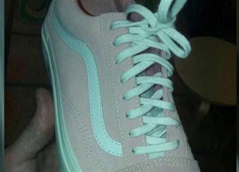 scarpe rosa e bianche o grigie e verde acqua